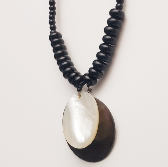 Layered Abalone Disc and Black Beaded Toggle Necklace - Picture 5 of 10